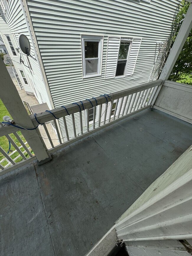 Building Photo - 15 1/2 Mendon Street