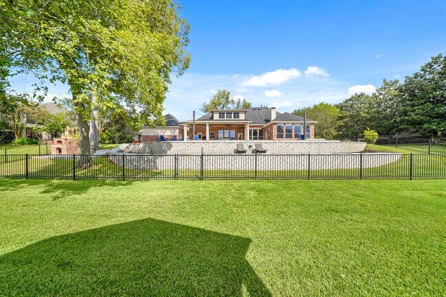 Building Photo - 4703 Oxbow Cir W
