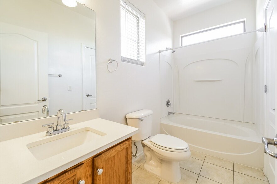 Building Photo - 865 E Stottler Dr