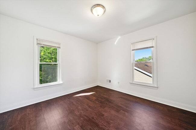 Building Photo - $1,675 - Spacious 3 Bedroom in North End