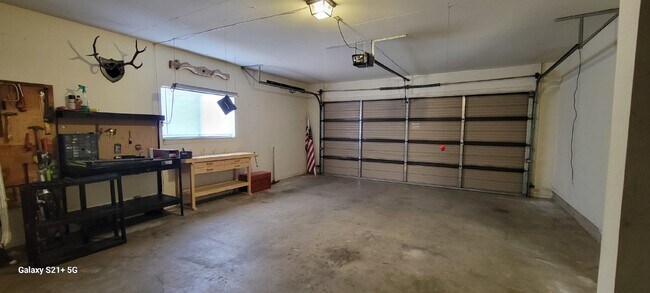 Building Photo - "Charming 3-Bed, 2-Bath Gem in St. George - Bloominton Hills  - Available March 2026