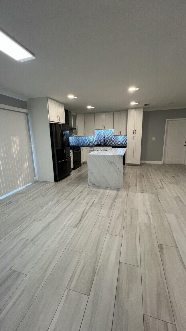 Building Photo - 920 9th St