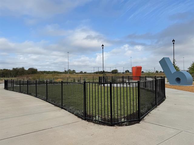 Building Photo - 320 Goll St