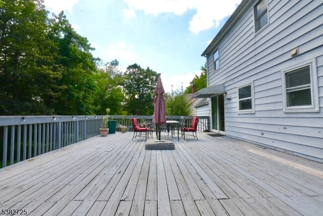 Building Photo - 25 Glenview Dr