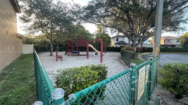 Building Photo - 6952 SW 148 Ln