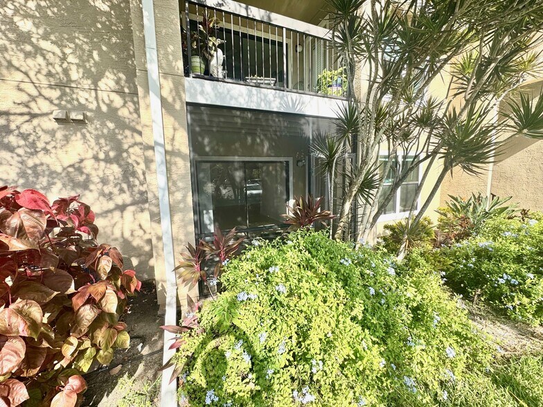 Lanai - 4045 Crockers Lake Blvd