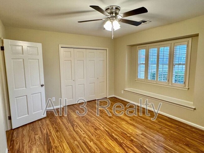 Building Photo - 2913 Sumter Ave