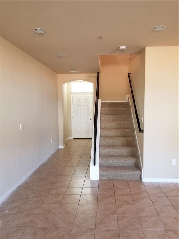 Building Photo - 2880 Donnell Dr