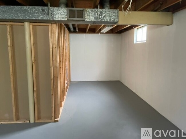 Building Photo - 3 Bedroom 2 Bathroom House In Cincinnati W...