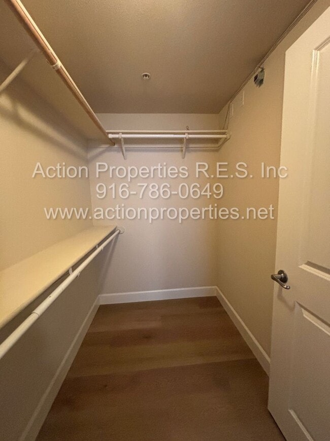 Building Photo - East Roseville - Gated Phoenician - Great ...