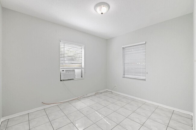 Building Photo - 1409 NW 7th Ave