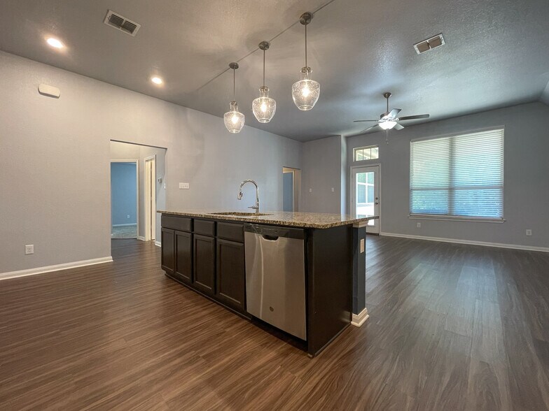 Building Photo - 10265 Driskill Dr