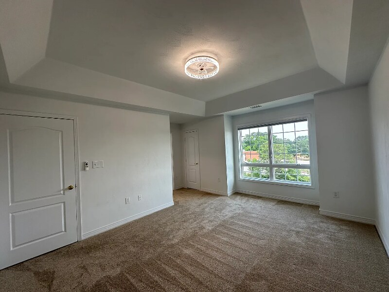 Building Photo - 1292 Laskin Rd