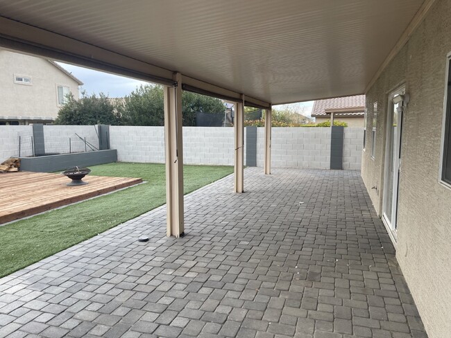 Building Photo - 11593 W Palo Verde Ave