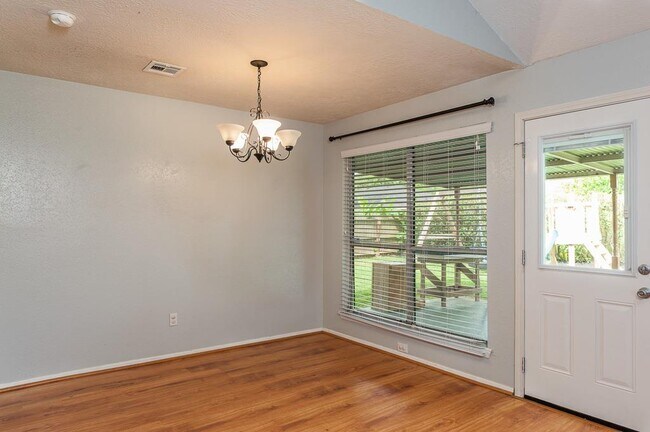 Building Photo - 2318 Colonial Ridge Dr