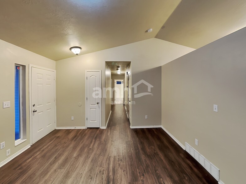 Building Photo - 6254 W Sarah Cir