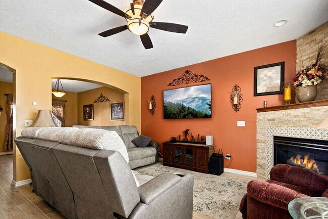 Building Photo - 2295 W Apgar Creek Dr