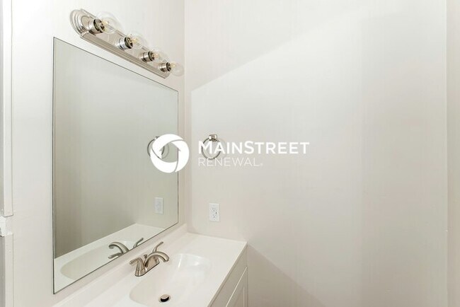 Building Photo - 3 Bedroom Pet-Friendly Home in POWELL, TN with Main Street Renewal