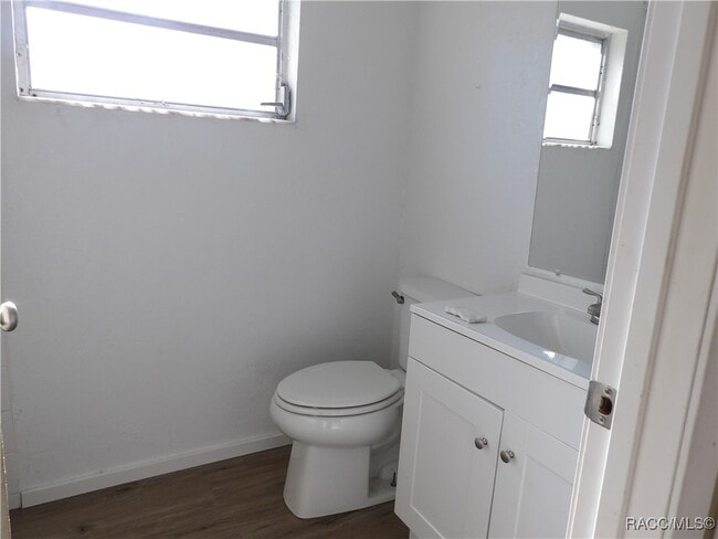 Building Photo - 5 New N Ct