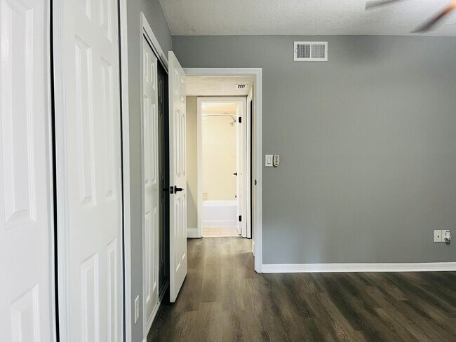 Building Photo - 3042 Sir Hamilton Cir