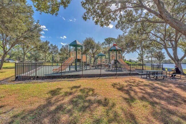 Building Photo - 1702 Horseshoe Dr