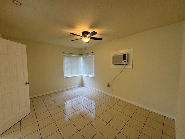 Building Photo - 1705 Moffett St