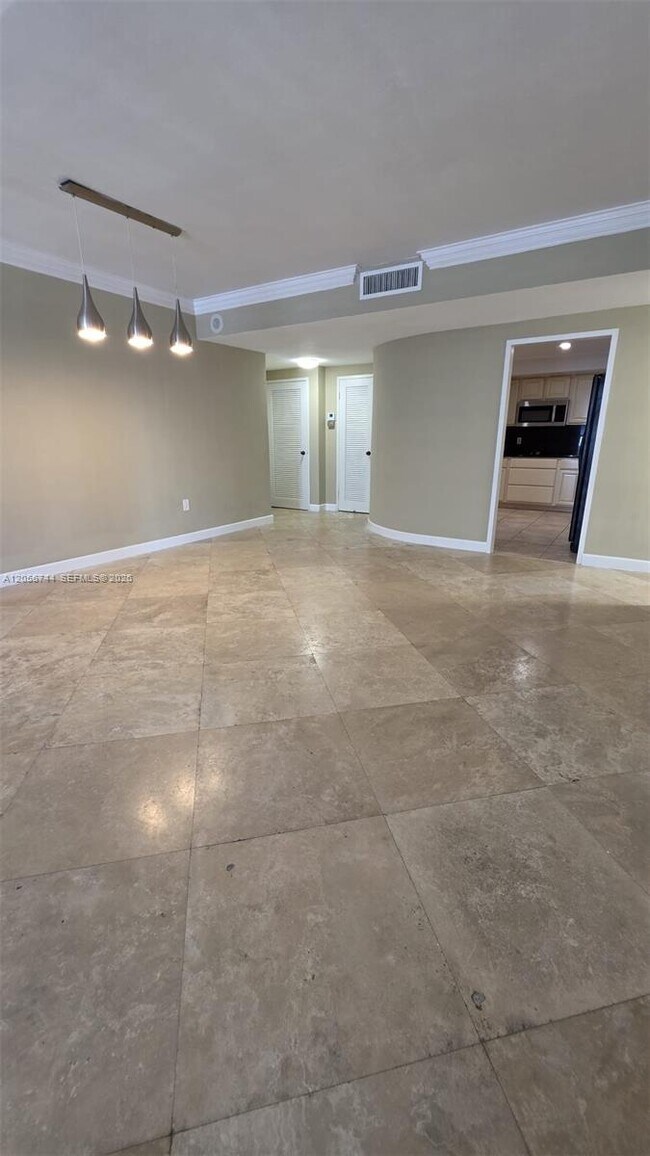 Building Photo - 5825 Collins Ave