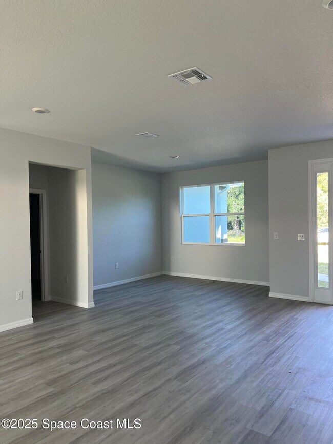 Building Photo - 542 Lambright St SW