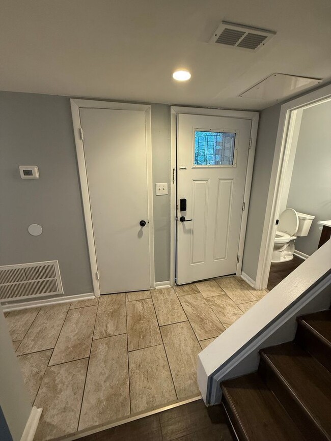 Building Photo - Charming 3BR Townhome in Greensboro
