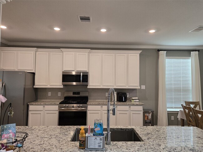 Building Photo - 15227 Deseo Dr