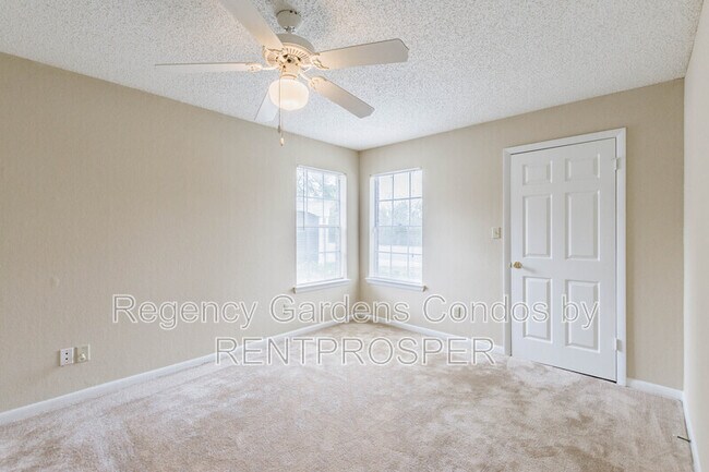 Building Photo - 4225 Thornbriar Ln