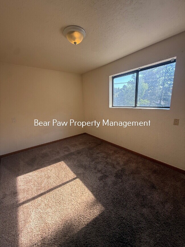 Building Photo - One Bedroom, plus Office Duplex in North Evergreen that includes Utilities!