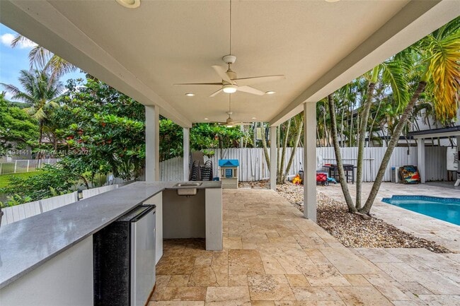 Building Photo - 8351 SW 39th Ct