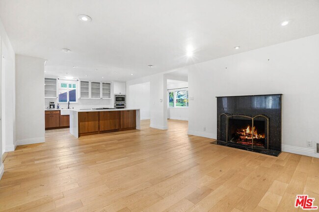 Building Photo - 649 Tufts Ave