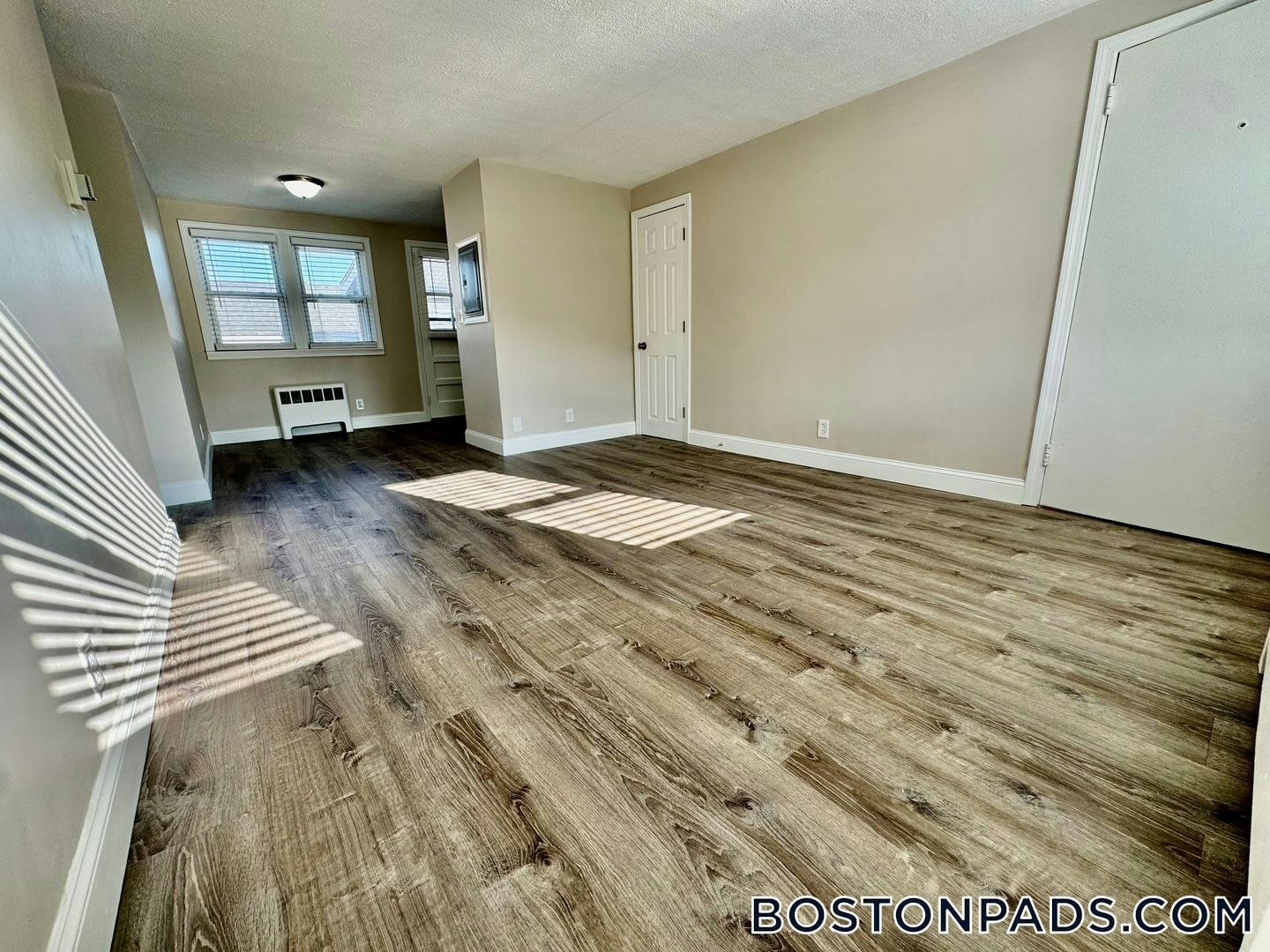 Building Photo - 127 Shawomet Ave