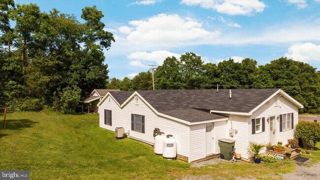 Building Photo - 709 Dicks Hollow Rd