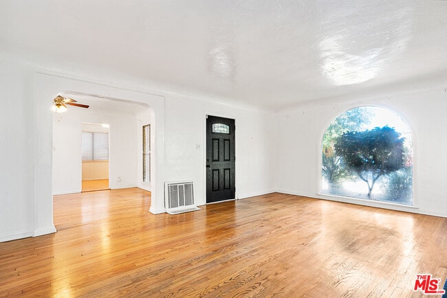 Building Photo - 6086 Saturn St