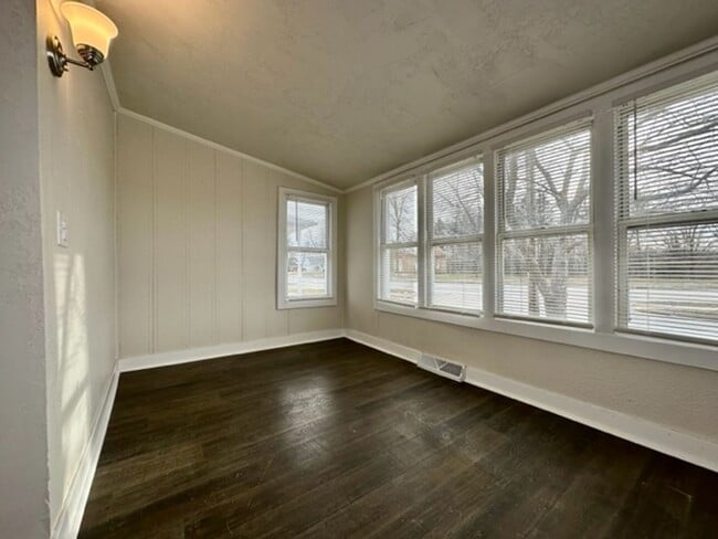 Building Photo - Charming 2 Bedroom 1 Bath Single Family Home!