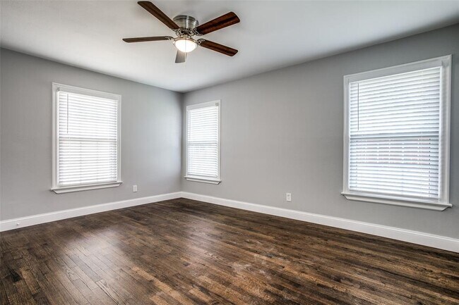 Building Photo - 9334 San Fernando Way