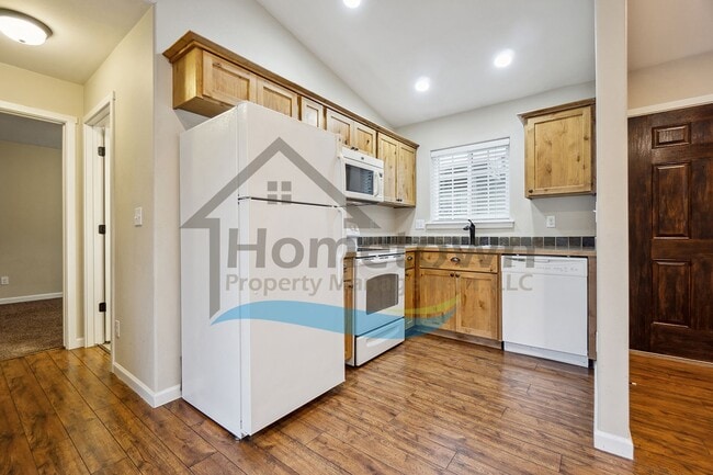 Building Photo - 1 Bedroom 1 Bath Cottage with Off Street P...