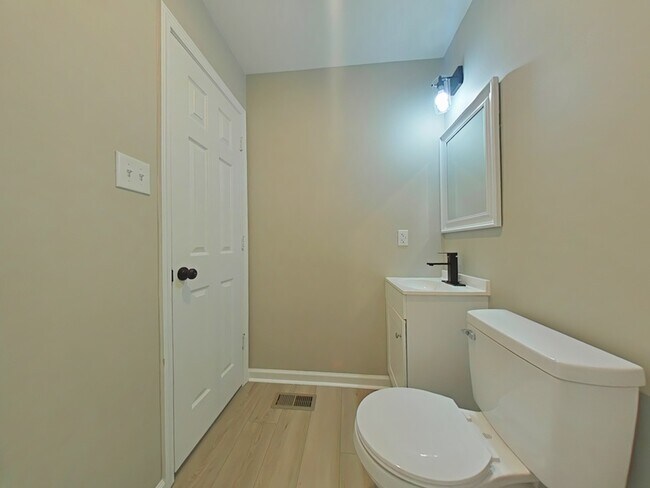 Building Photo - 6527 St Louis St