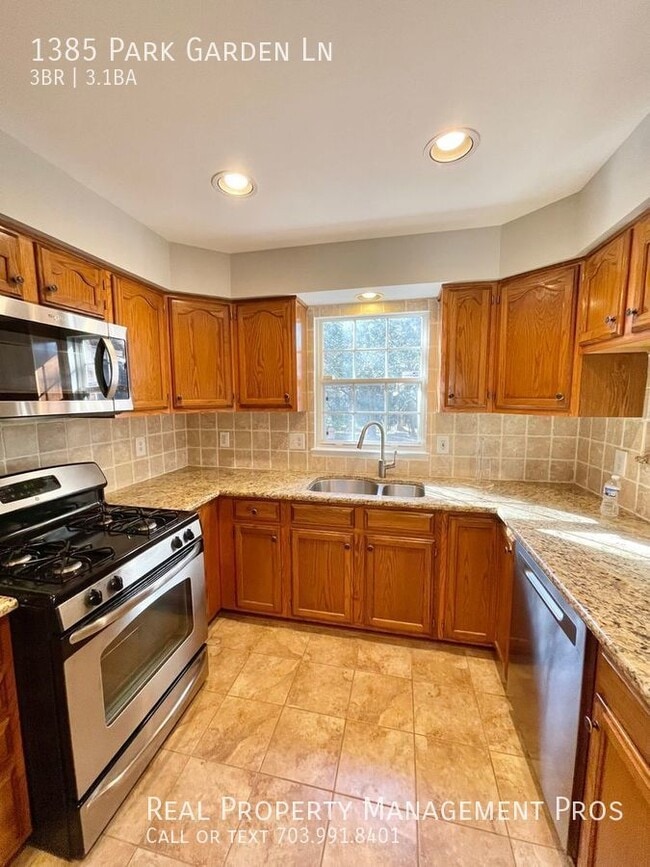 Building Photo - 1385 Park Garden Ln