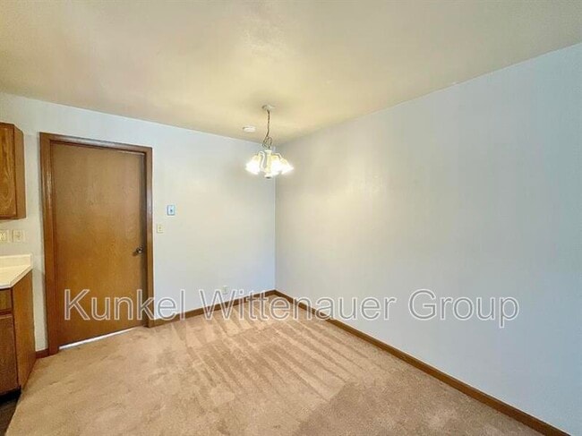 Building Photo - 22 Yorkshire Ln