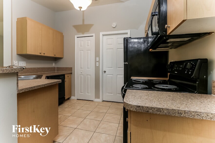 Building Photo - 3201 SW Collings Dr