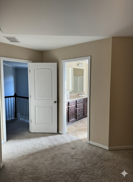 Building Photo - 1154 Paramount Dr