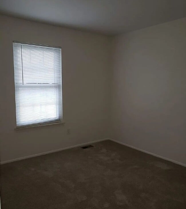 Building Photo - $2,175 Chapel Hill Condo For Rent