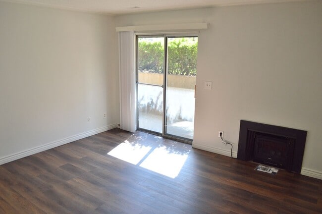 Building Photo - Beautiful Condo in Prime Centerville Location!