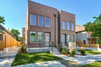 Building Photo - 3 bedroom Townhome + 2 Large Flex Spaces &...