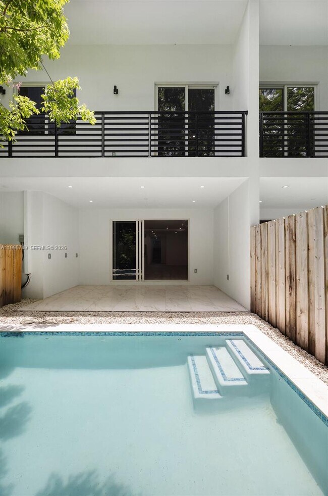 Building Photo - 3162 Plaza St