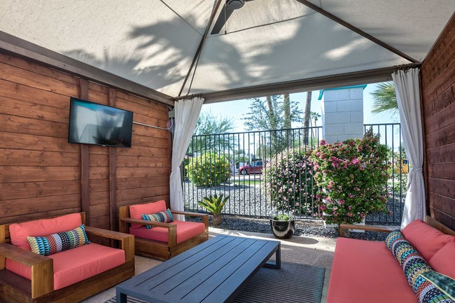 Building Photo - Palm Villas